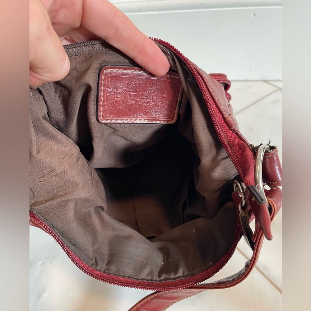 Relic, women’s red brown leather shoulder bag purse with logo & adjustable strap - Picture 5 of 6